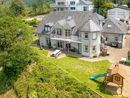 Freistehendes Einfamilienhaus mit Büro im Landhausstil, einmaligem Moselblick und zusätzlichem Baugrundstück