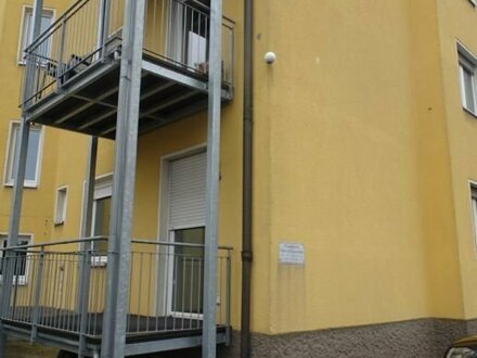 Großzügige Wohnung mit Außenstellplatz und Balkon - zentrumsnah zu vermieten !!!