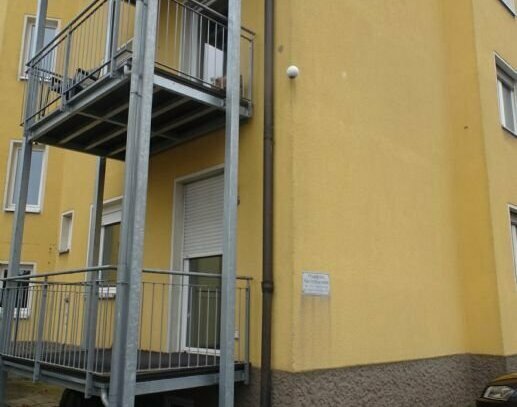 Großzügige Wohnung mit Außenstellplatz und Balkon - zentrumsnah zu vermieten !!!