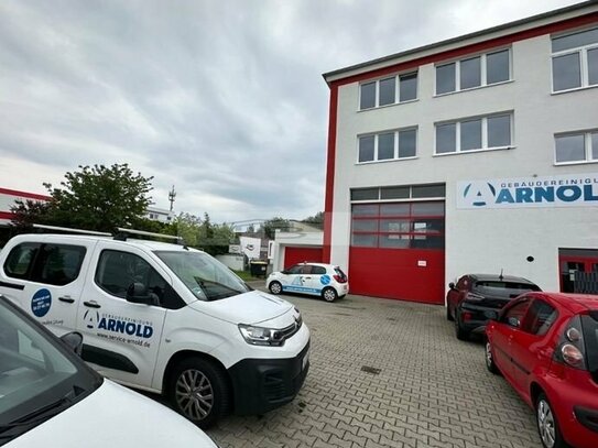 Gut sichtbar im Gewerbegebiet Köln-Lövenich: 1 Gewerbehalle, 2 Etagen klimatisierte Büros, 1 Garage!