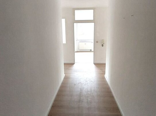 Große 3 Zimmer Wohnung mit 104,65 m², WC und Bad mit Dusche separat und Balkon in der Elchstraße in Weiden zu vermieten