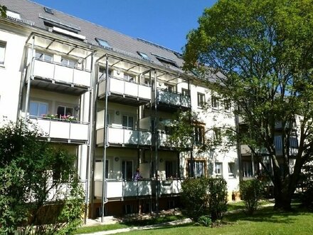 Frisch renovierte 2-Raumwohnung mit Stellplatz & Balkon in begehrter Lage