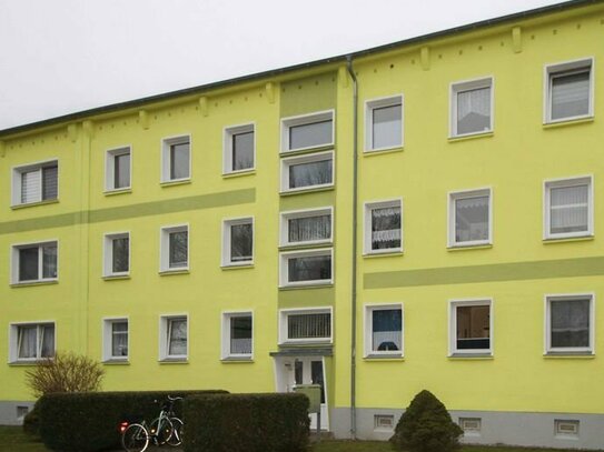 Zögern Sie nicht: Renovierungsbedürftige 3-Zi.-ETW mit Balkon in Boddennähe