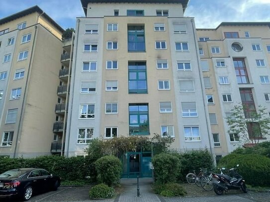 Helle, ruhige 2-Zimmer-Wohnung mit großem Südwestbalkon in Frankfurt-Sachsenhausen