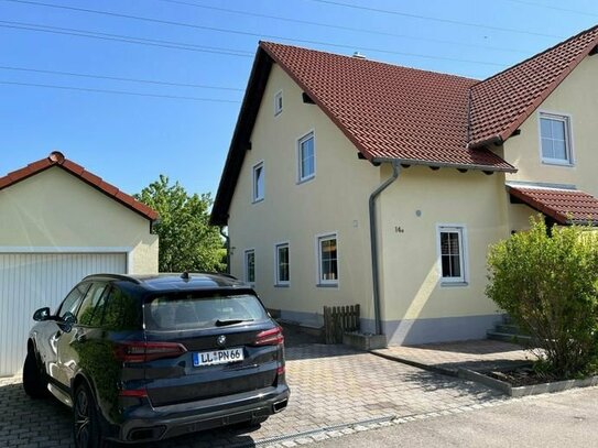 Doppelhaushälfte mit Garage