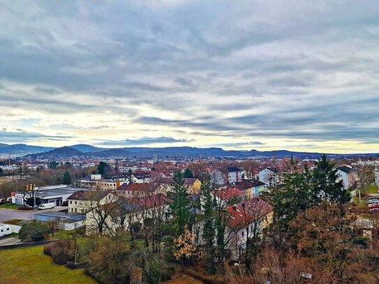 Große Wohnung mit tollem Ausblick!!