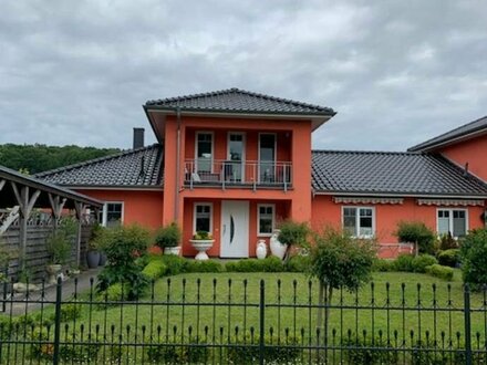 Großzügiges Haus mit Wintergarten und Wasserblick