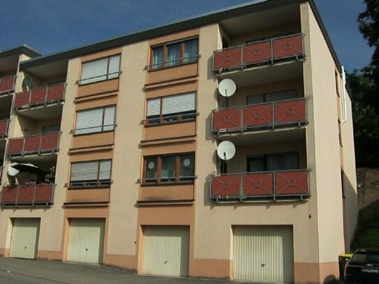 Ottweiler: gepfl. 3-ZKB, Balkon mit Einbauküche und Garage mitten in der City