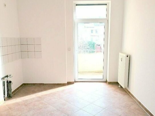 !! 2,5-Zimmer-Wohnung mit Balkon in ruhiger Nebenstraße !!