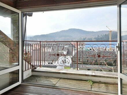 2-Zimmer-Dachgeschosswohnung mit Aussicht auf den Fremersberg!