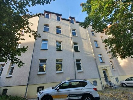 Halle Nord - geräumige und schöne 2-Zimmer-Wohnung in ruhiger Lage, Stellplatz möglich