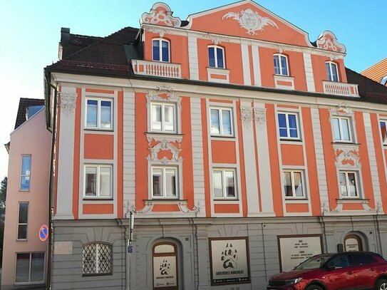 Eine feine Adresse mitten in der Altstadt: moderne Etagenwohnung im barocken Stadtpalais