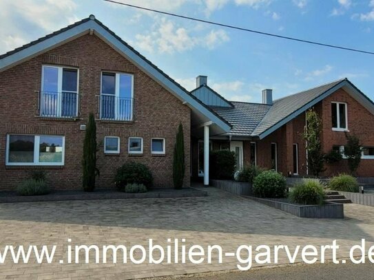 Im Außenbereich! 2 moderne Doppelhaushälften in Heiden, Garagen, Photovoltaik, großes Grundstück!