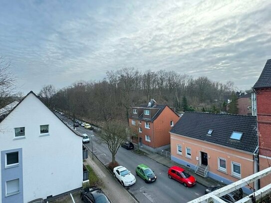 Große + renovierte 2,5 - Raum - ETW mit Wohnküche und Balkon in E- Katernberg ! *Provisionsfrei !*
