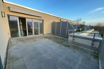 Großzügiges, sonniges 3-Zimmer-Penthaus mit großer Dachterrasse und 2 TG-Stellplätzen