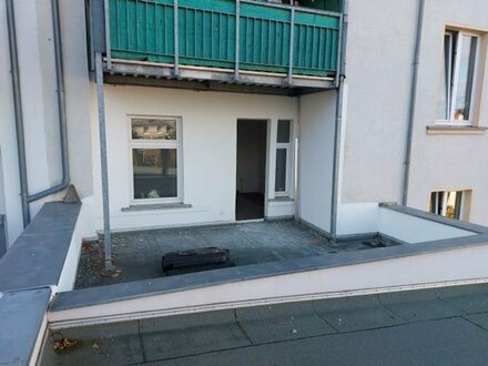 2-Zimmerwohnung mit großer Dachterrasse (ca. 25 m²), Küche und Bad mit Fenster, Gartenanteil möglich