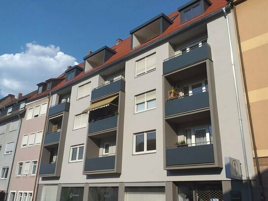 Nürnberg Lorenzer Altstadt: top 2-Zimmerwohnung in 2021 hochwertig saniert; Balkon; Einbauküche, Parkettboden, u.v.m.