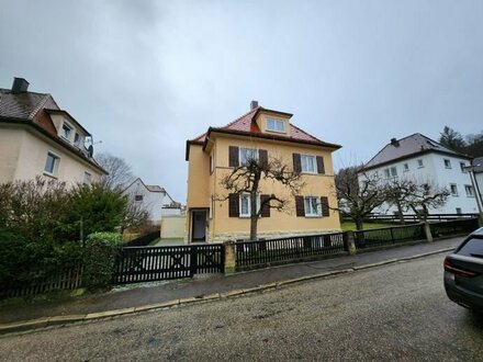 Zweifamilienhaus mit Garage in zentraler Lage