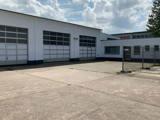 PKW / LKW Werkstatt mit Montagehalle und Lager sowie Bürotrakt in Xanten