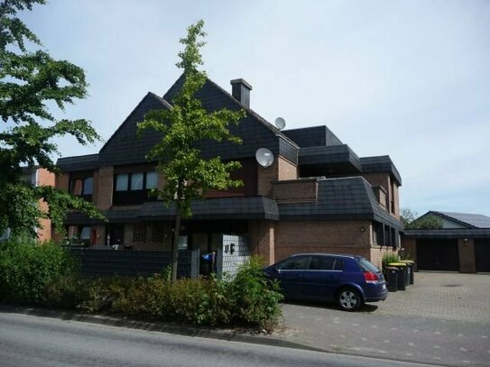 Mehrfamilienhaus mit 6 Wohneinheiten und 1 Doppelgarage u. 1 Fertiggarage in Fürstenau