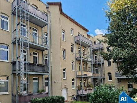 Paketangebot für Kapitalanleger: Zwei attraktive Dachgeschosswohnungen mit Balkon, Garage u. Stellplatz im gefragten Pa…