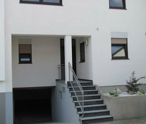 Ihr neues, kinderfreundliches Domizil: Geräumiges Haus mit fünf Zimmern in Bad Soden / Sulzbach (Taunus) v. Privat