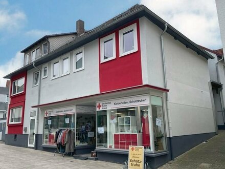 Zentral gelegene Gewerbeeinheit mit großzügiger Schaufensterfront in Hofgeismar