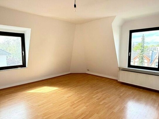 ° ° ° Charmante, frisch Renovierte 3-Zim.-Wohnung im 2. OG in Wiesbaden-Bierstadt ° ° °