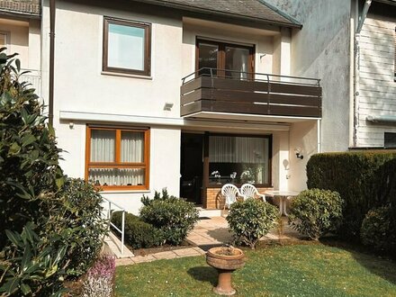 Tolle Lage! Gepflegtes Reihenmittelhaus mit Garten und Garage