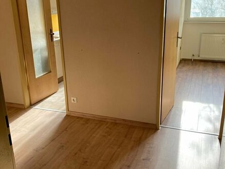 Perfekte Wohnlösung! Renovierte 2-Zimmer-Wohnung mit Balkon und Aufzug