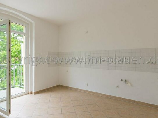 2 Zimmer Altbauwohnung mit sonnigem Balkon in Plauen zu vermieten - EBK möglich - Bad mit Fenster