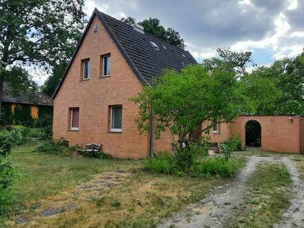 Burgdorf-Ehlershausen - Gemütliches Einfamilienhaus mit Potential auf großem Grundstück