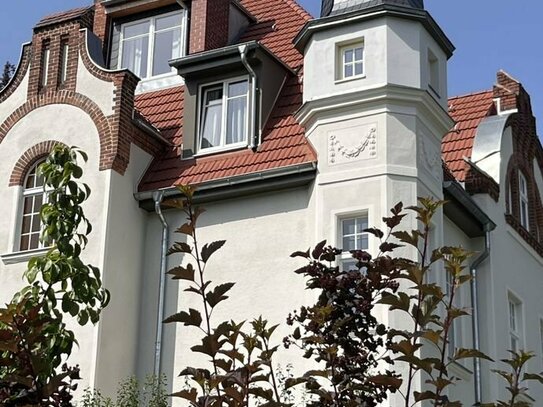Luxuriöses Penthouse auf Gründerzeit-Villa & Wohnen im Grünen