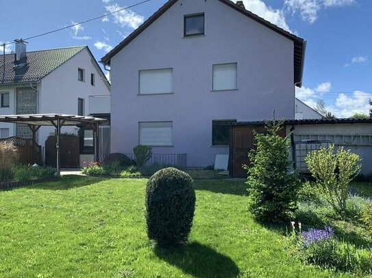Ihr neues Zuhause, am Ortsrand und doch Zentral - Dreifamilienhaus in Ditzingen