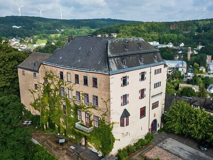 Montabaur Umkreis: Traumhaftes Wohn-Schloss im Westerwald: Auch zum Feiern und Tagen nutzbar