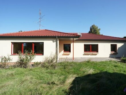 Alleinauftrag - Einfamilienhaus - Bungalow mit großem Grundstück