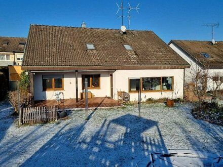 Ein- oder Zweifamilienhaus mit großem Garten und Wellnessbereich