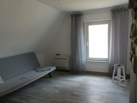 Ideal für Singles - 2-Zimmer Dachgeschoss-Wohnung mit energieeffizienter Luft-Wärmepumpen-Heizung