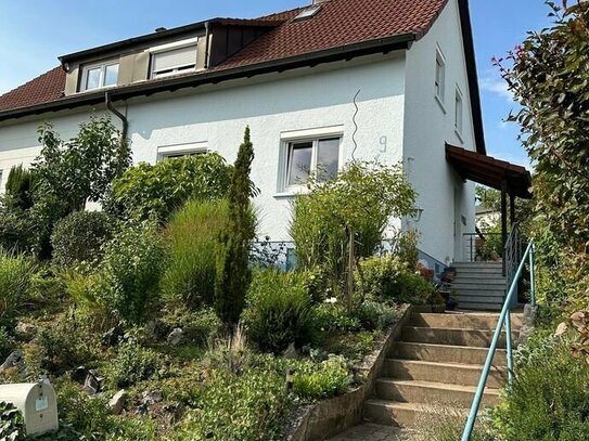 "GLÜCKLICHE DHH MIT PANORAMABLICK UND SCHÖNEM GARTEN"