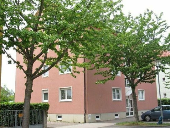 Sehr schöne 3. Zimmerwohnung mit Balkon im 2. Obergeschoss