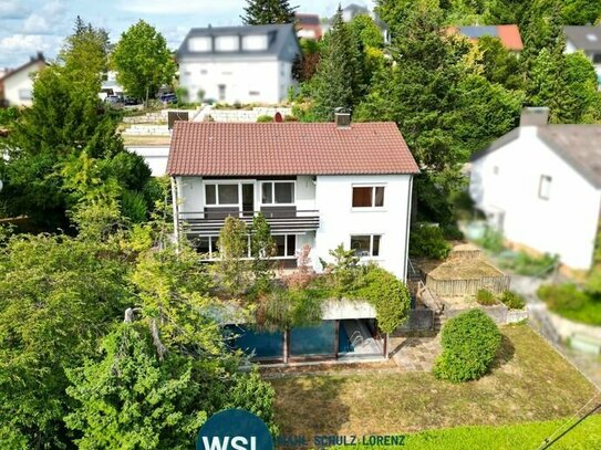 Architektenhaus mit Weitblick, Schwimmbad, Garten und Garage in bevorzugter Nürtinger Stadtrandlage.
