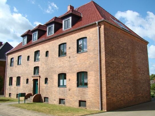 wunderschöne 3-Raumwohnung mit Gartenfläche und Garage