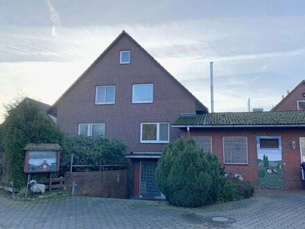 Geräumiges Einfamilienhaus mit verpachteter Gewerbeeinheit - Mieter zahlt ihr Haus!