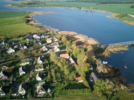 EINMALIG: Wassergrundstück auf der Insel Rügen -EFH mit Fewo + separatem Ferienhaus u.3.800m² Land