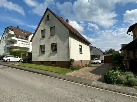 Einfamilienhaus mit Nebengebäude