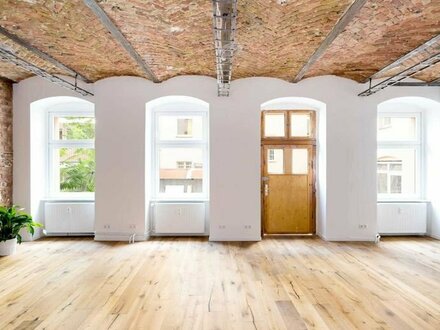 Modernes Büro-Loft mit Balkonen in Berlin: Kreutziger Str. 5 - Ihr inspirierender Arbeitsplatz!