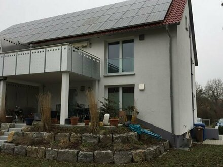 2 Zimmerwohnung mit großem Balkon mit Blick in den Garten in ruhiger Wohnlage