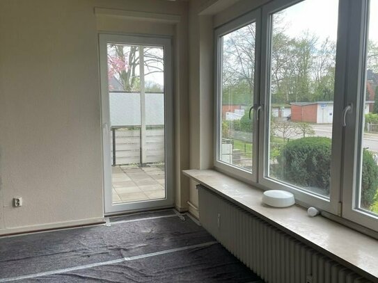 Renovierungsbedürftige, großzügige 3--Zimmer-Wohnung mit Balkon in Marienthal zu vermieten!