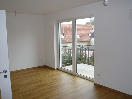 3-Zimmer Obergeschoßwohnung Neubau KfW55 mit Balkon in Nördlingen Holheim zu vermieten