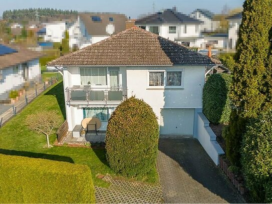 Einfamilienhaus mit Garage und schönem Garten in Oberhonnefeld-Gierend - Familienglück -